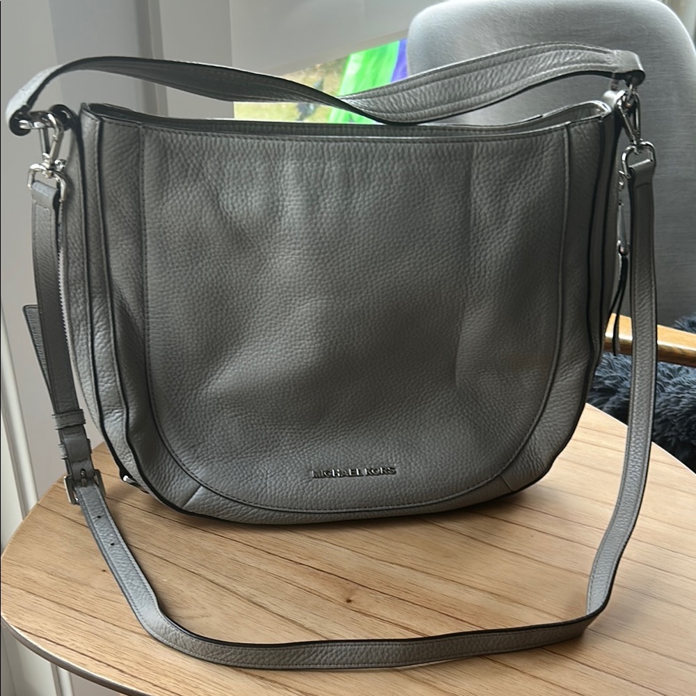 MICHAEL Michael Kors Pebbled Leather Shoulder Bag in Gray